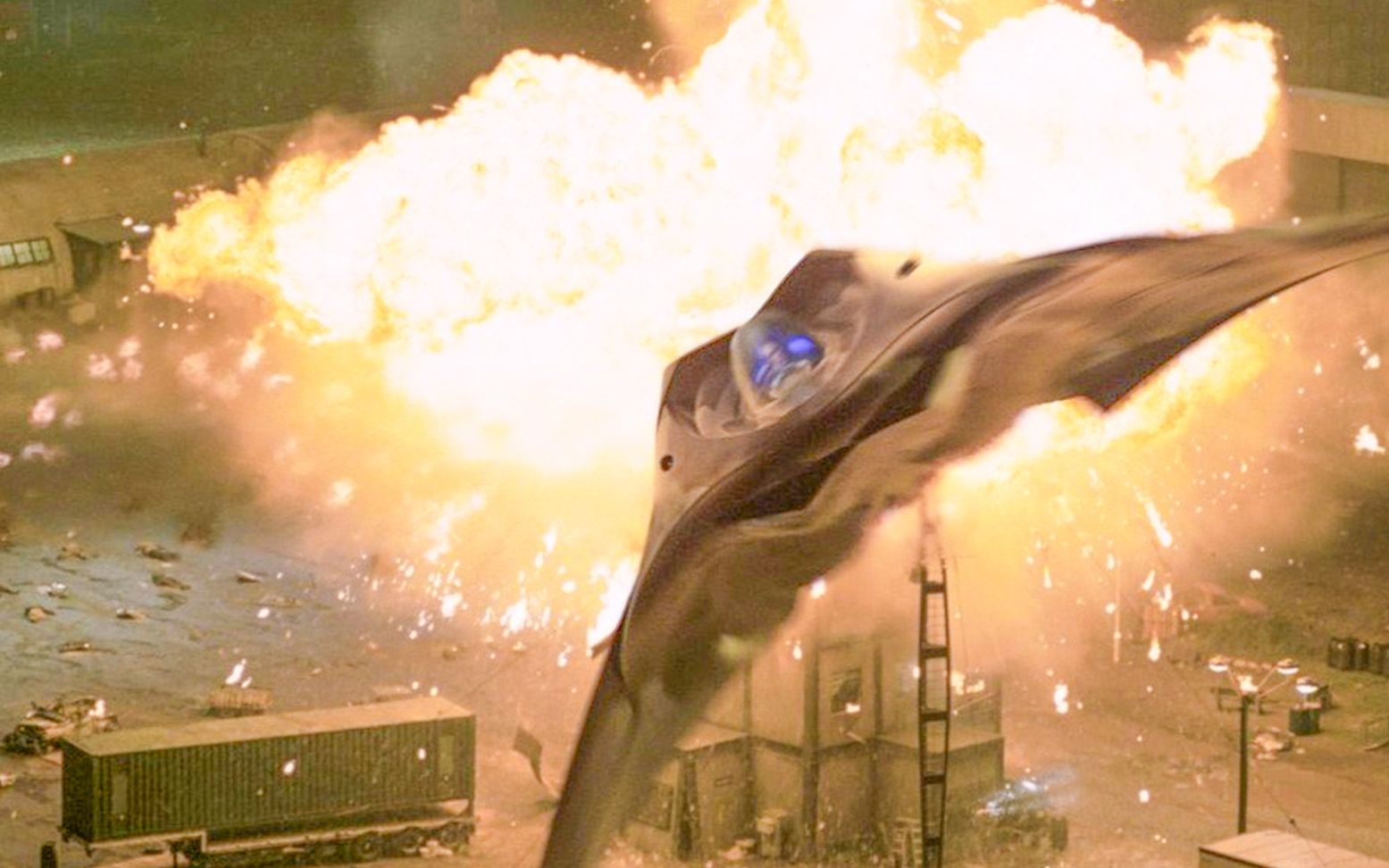 美国科幻电影《绝密飞行》：一架装了智能系统的飞机，叛变人类，在世界各地狂轰乱炸